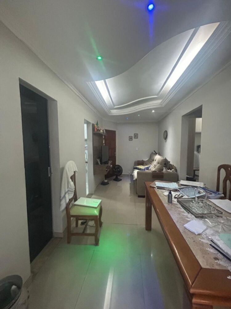 Apartamento à venda com 3 quartos, 75m² - Foto 2