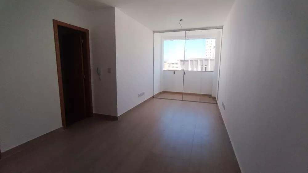 Apartamento à venda com 3 quartos, 80m² - Foto 2