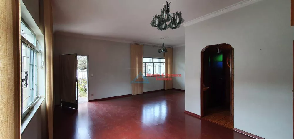 Casa à venda com 5 quartos, 275m² - Foto 4