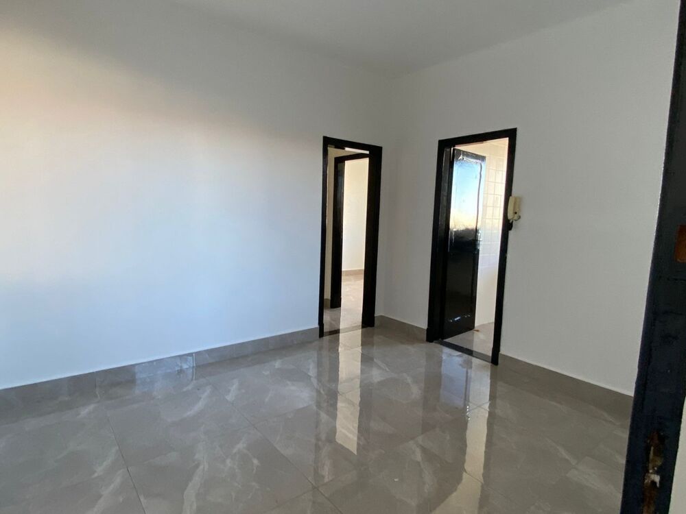 Apartamento à venda com 2 quartos, 70m² - Foto 2