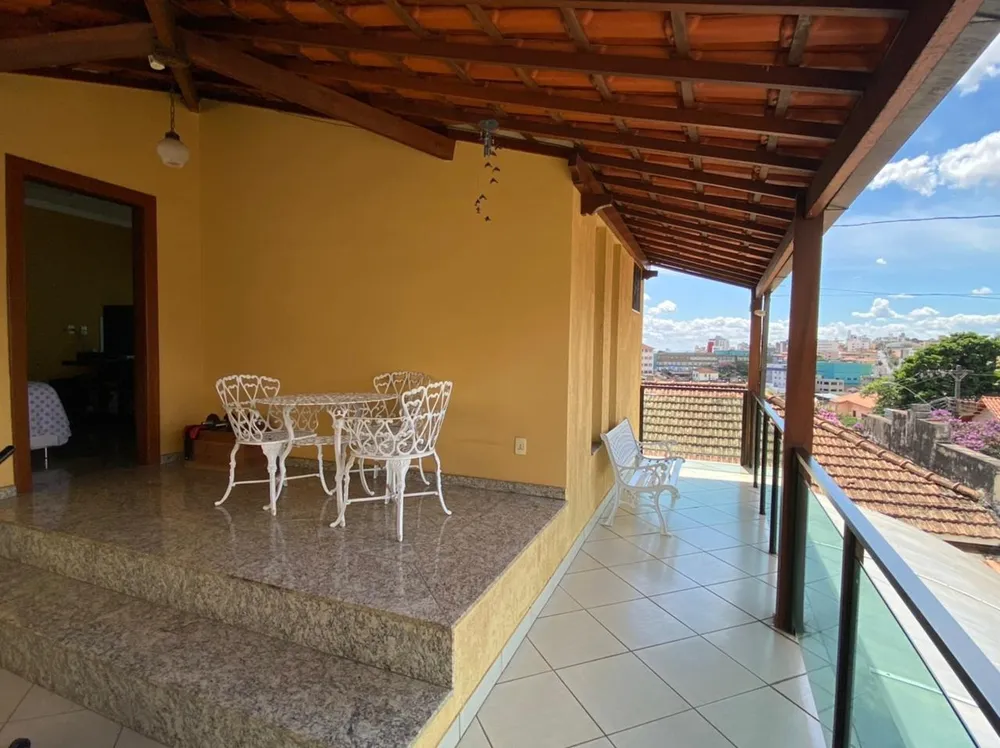 Casa, 4 quartos, 550 m² - Foto 1