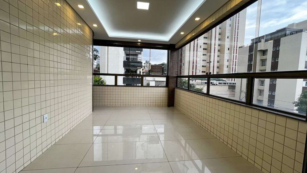 Apartamento à venda com 4 quartos, 154m² - Foto 2