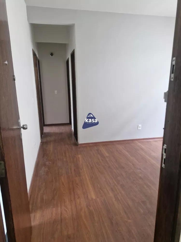 Apartamento à venda com 3 quartos, 60m² - Foto 2