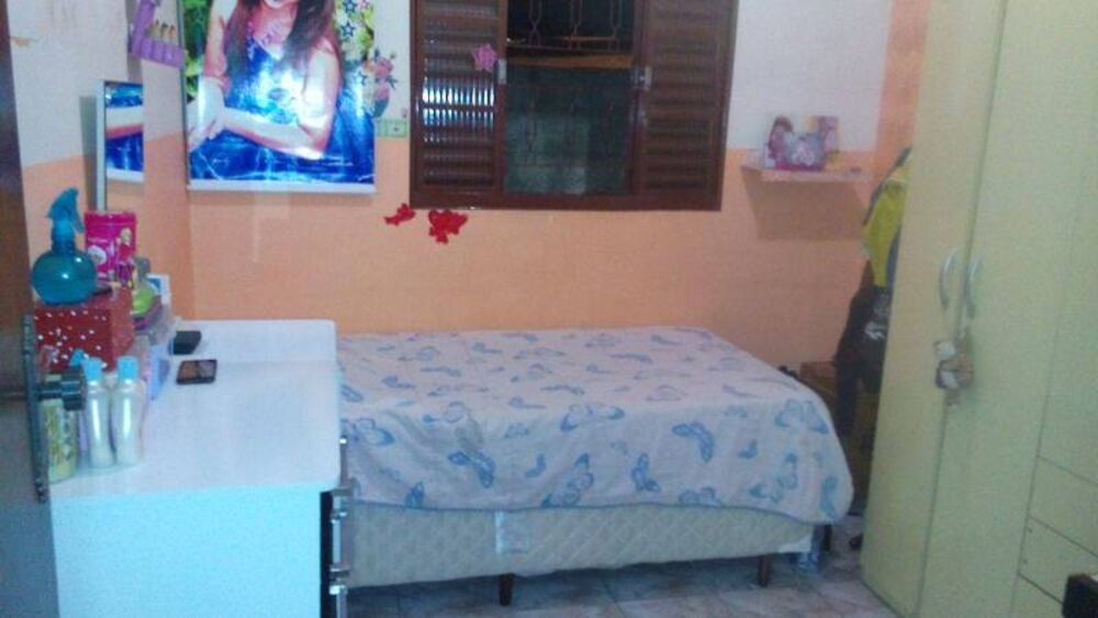 Casa à venda com 3 quartos, 240m² - Foto 1