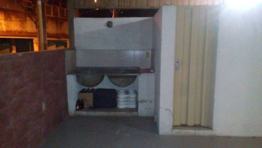 Casa à venda com 3 quartos, 240m² - Foto 2
