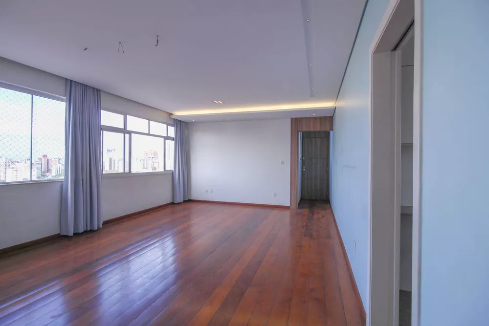 Apartamento à venda com 3 quartos, 110m² - Foto 1