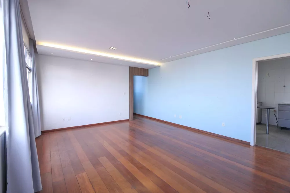 Apartamento à venda com 3 quartos, 110m² - Foto 2