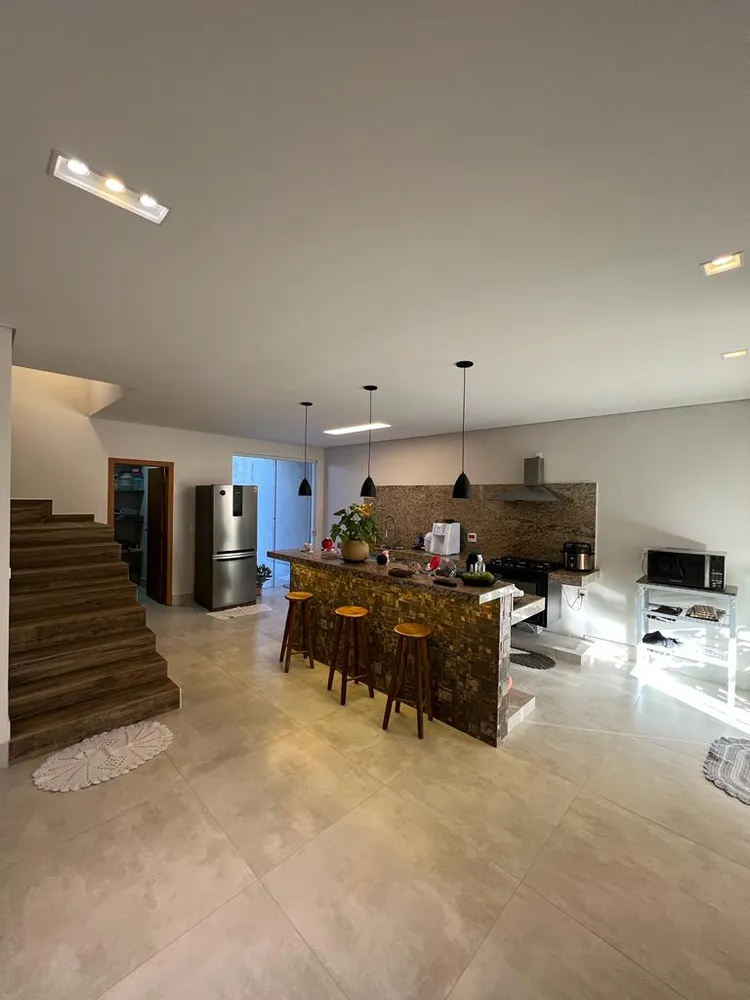 Casa, 3 quartos, 231 m² - Foto 2