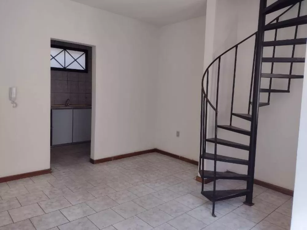 Casa à venda com 2 quartos, 65m² - Foto 1