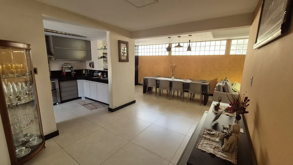 Casa, 5 quartos, 180 m² - Foto 1