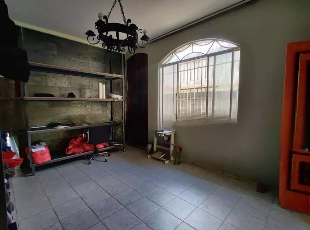 Casa à venda com 3 quartos, 300m² - Foto 3