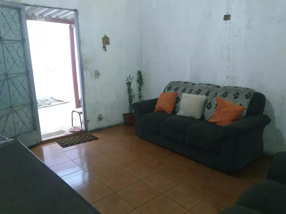 Casa à venda com 3 quartos, 60m² - Foto 1