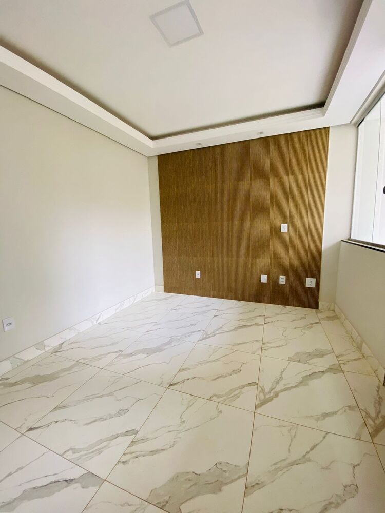 Casa à venda com 3 quartos, 250m² - Foto 1