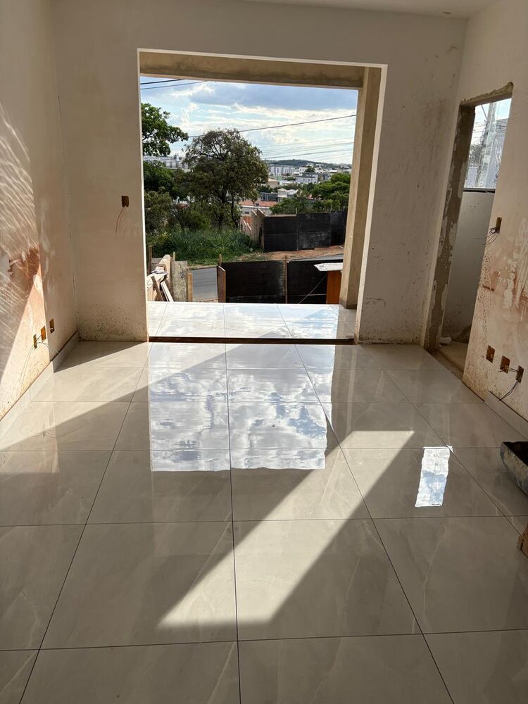 Casa à venda com 3 quartos, 120m² - Foto 1