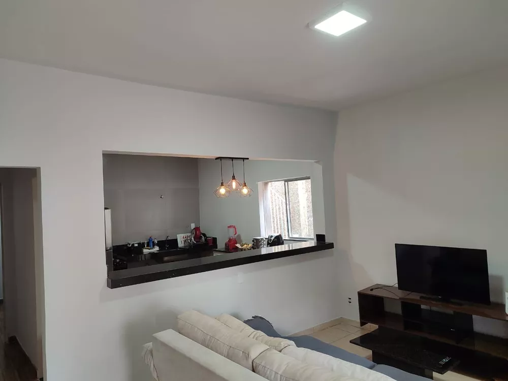 Casa à venda com 3 quartos, 360m² - Foto 1