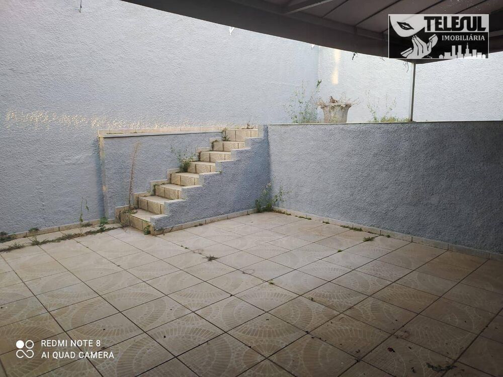 Casa à venda com 3 quartos, 195m² - Foto 1