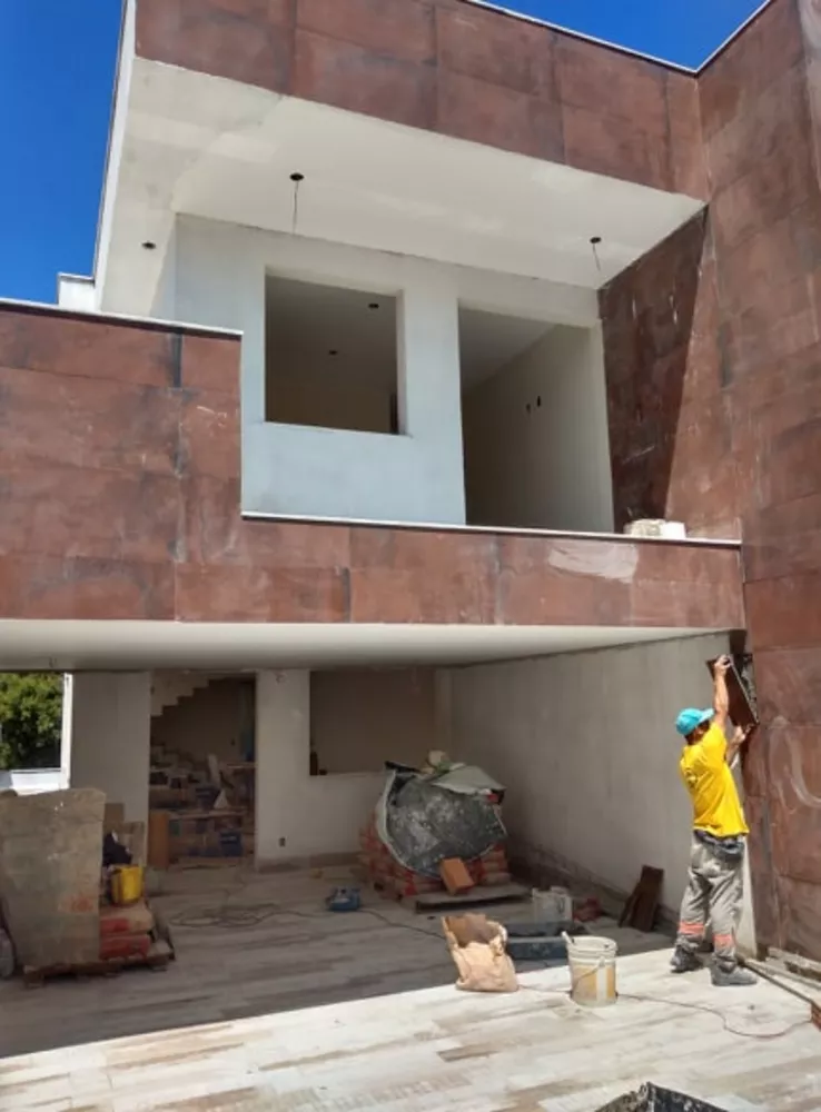 Casa à venda com 4 quartos, 270m² - Foto 1