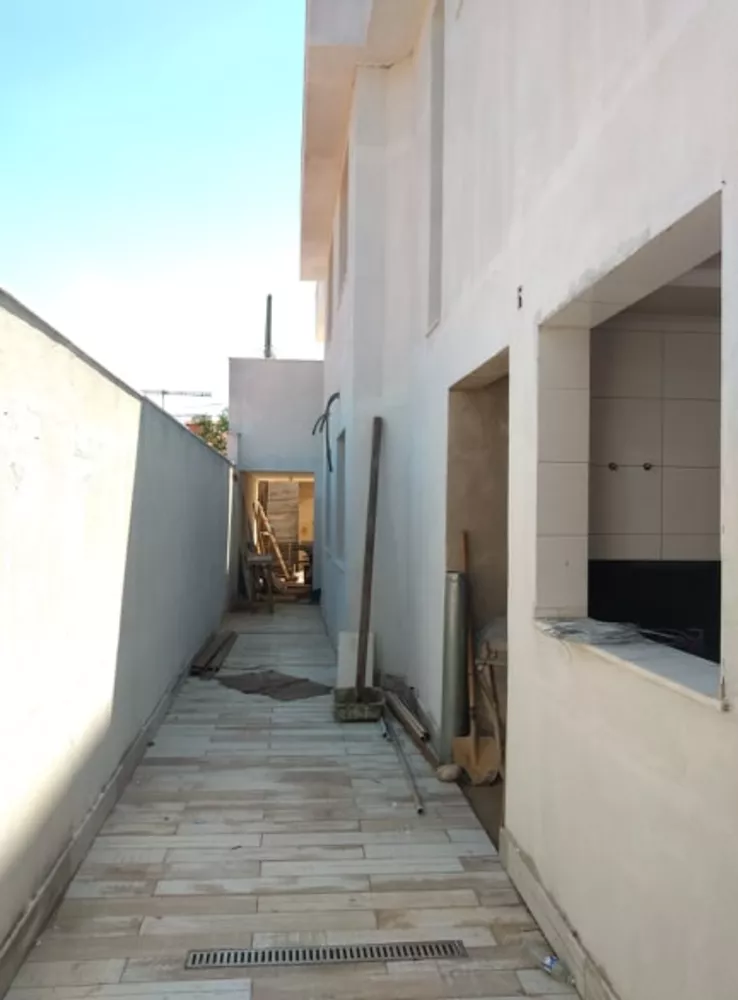 Casa à venda com 4 quartos, 270m² - Foto 2