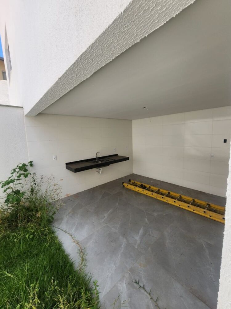 Casa à venda com 3 quartos, 250m² - Foto 4