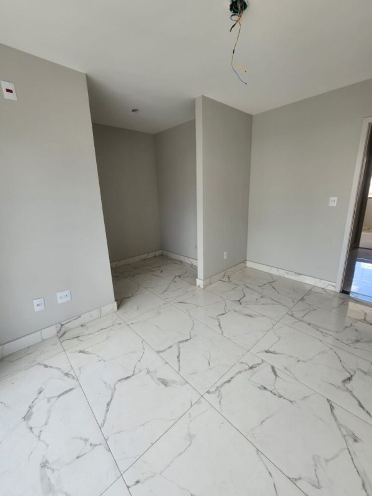 Casa à venda com 3 quartos, 250m² - Foto 2