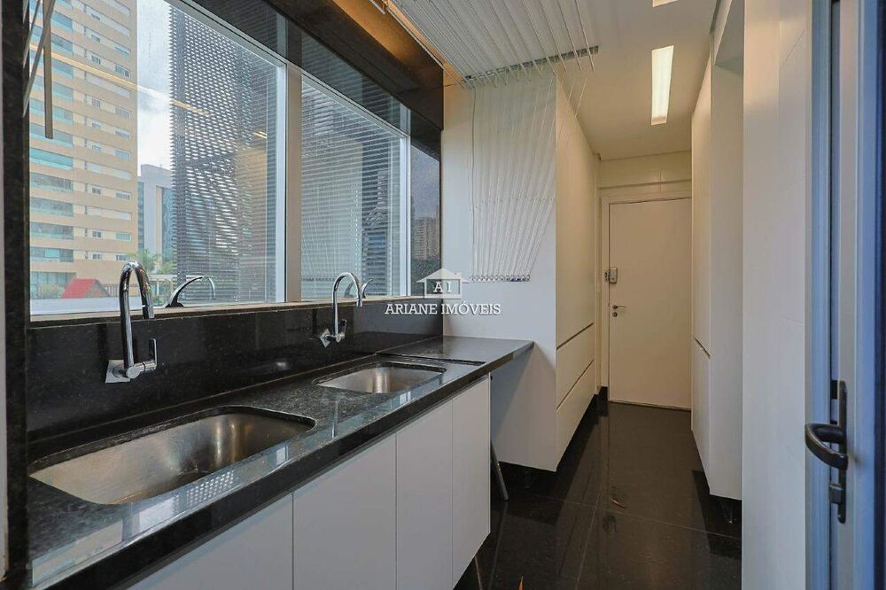 Apartamento para alugar com 3 quartos, 260m² - Foto 2