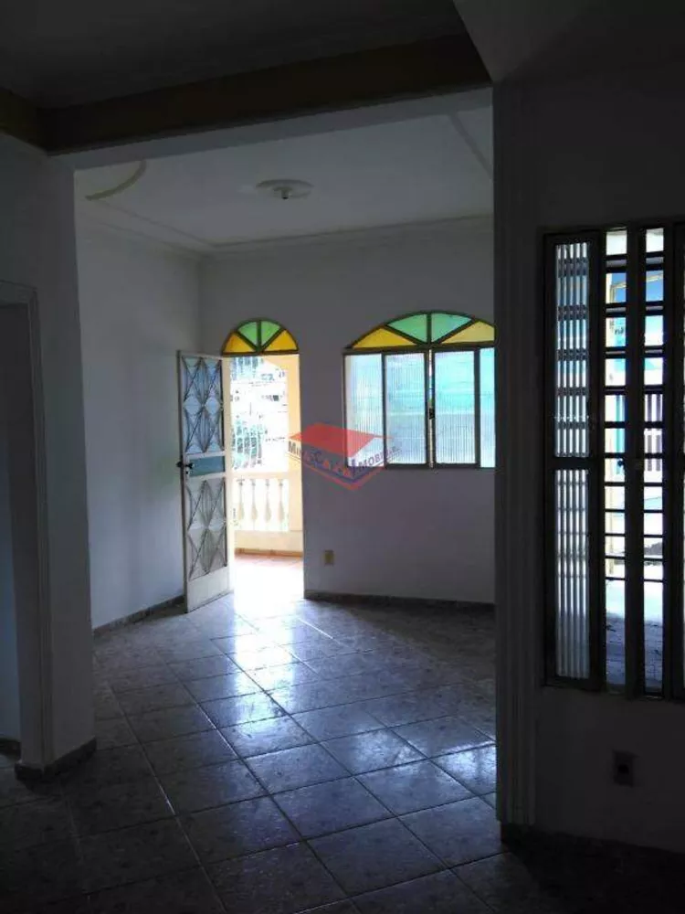 Casa à venda com 2 quartos, 184m² - Foto 2