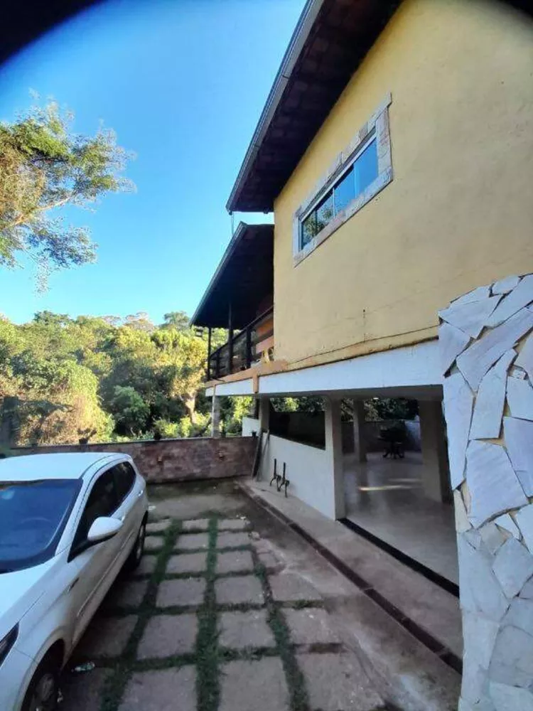 Casa à venda com 3 quartos, 245m² - Foto 1