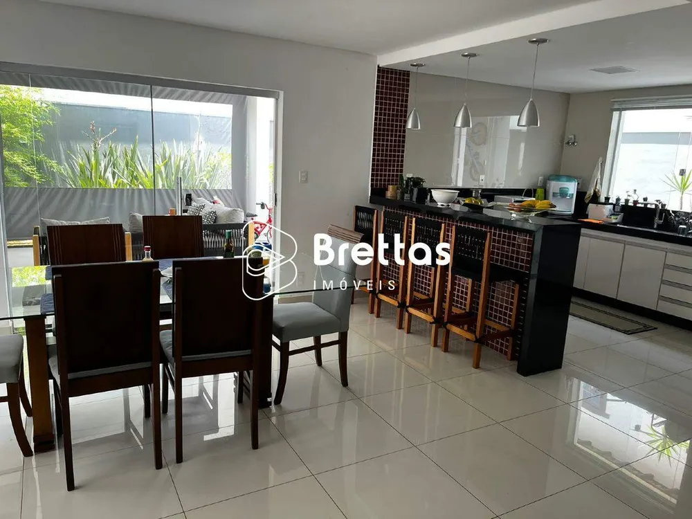 Casa, 3 quartos, 263 m² - Foto 1