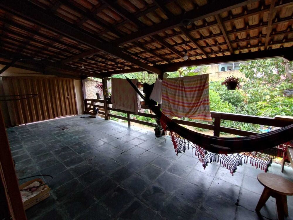 Casa à venda com 4 quartos, 226m² - Foto 1