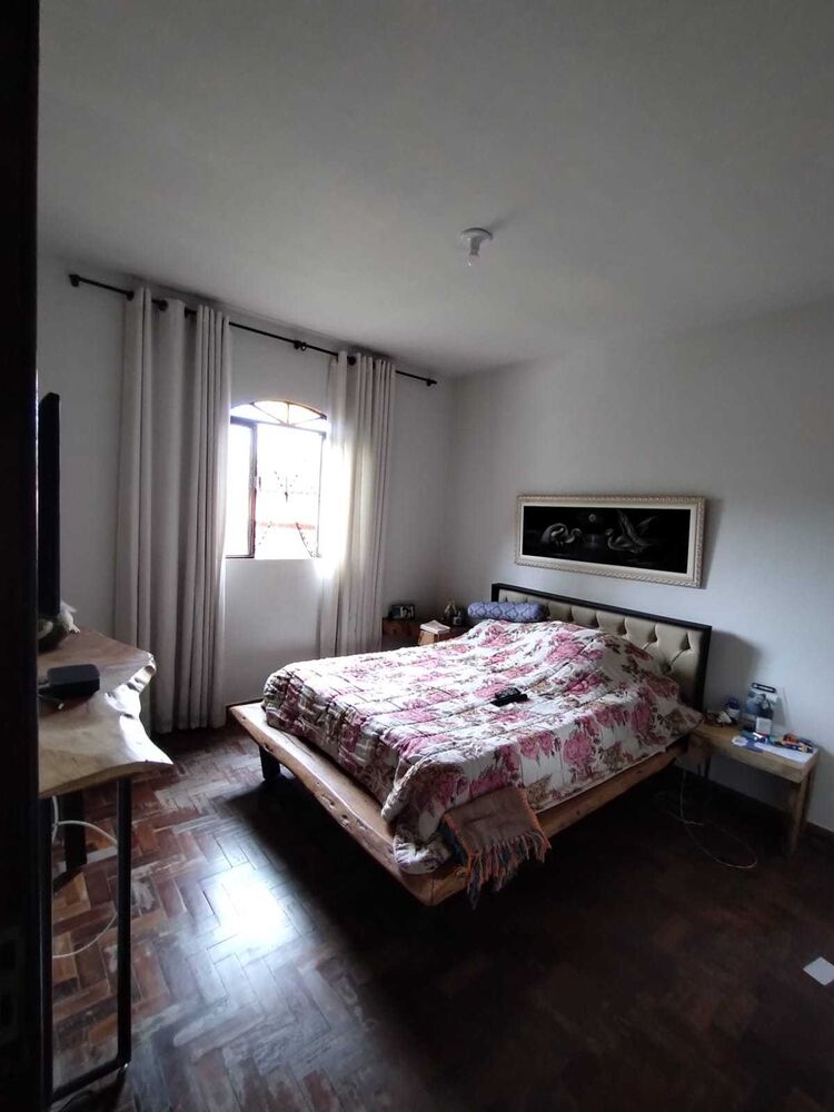 Casa à venda com 4 quartos, 226m² - Foto 2