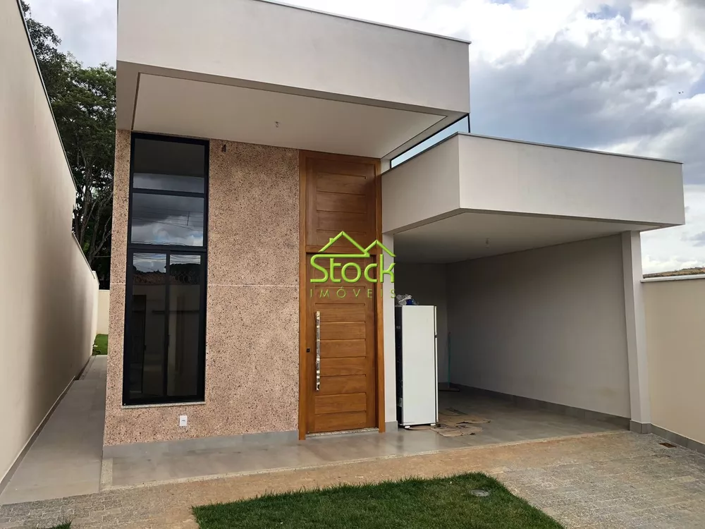 Casa à venda com 3 quartos, 300m² - Foto 1