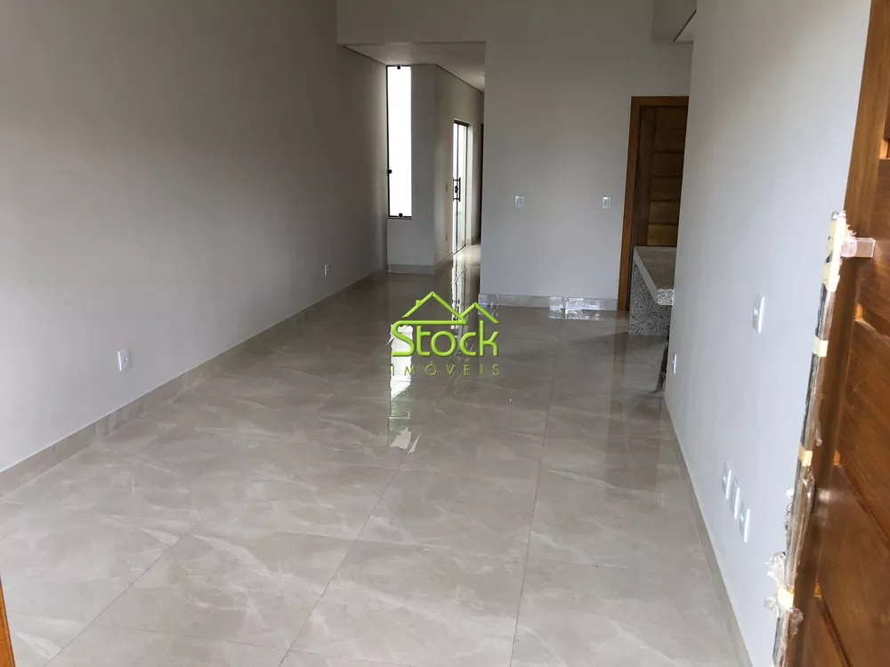 Casa à venda com 3 quartos, 300m² - Foto 2