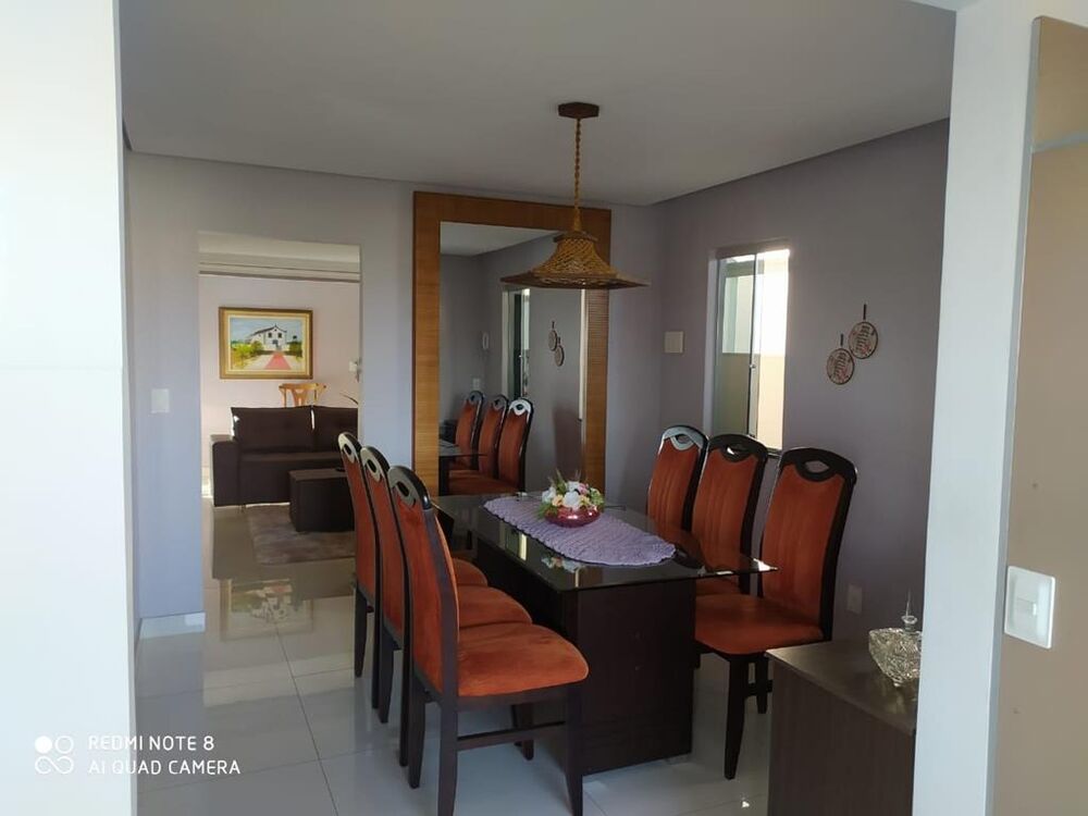 Casa à venda com 3 quartos, 200m² - Foto 1