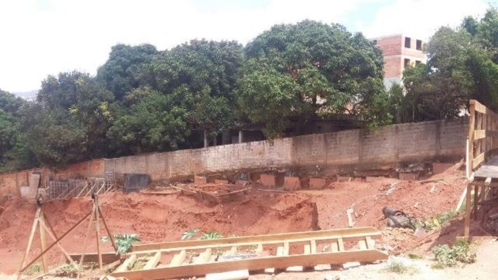 Terreno à venda, 203m² - Foto 1