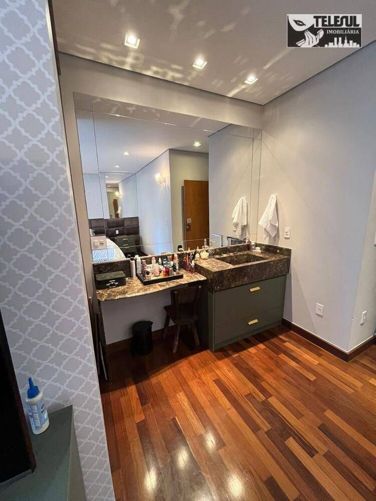Casa à venda com 3 quartos, 288m² - Foto 2