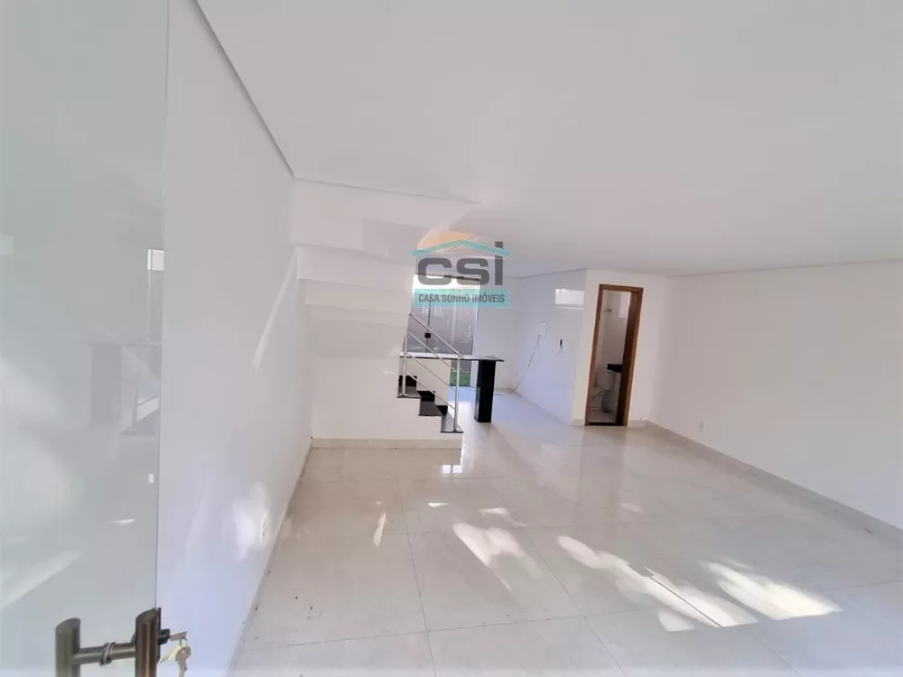 Casa à venda com 3 quartos, 90m² - Foto 1