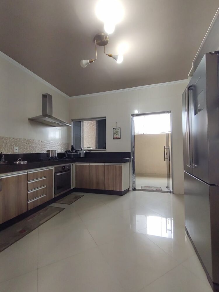 Casa à venda com 3 quartos, 120m² - Foto 2