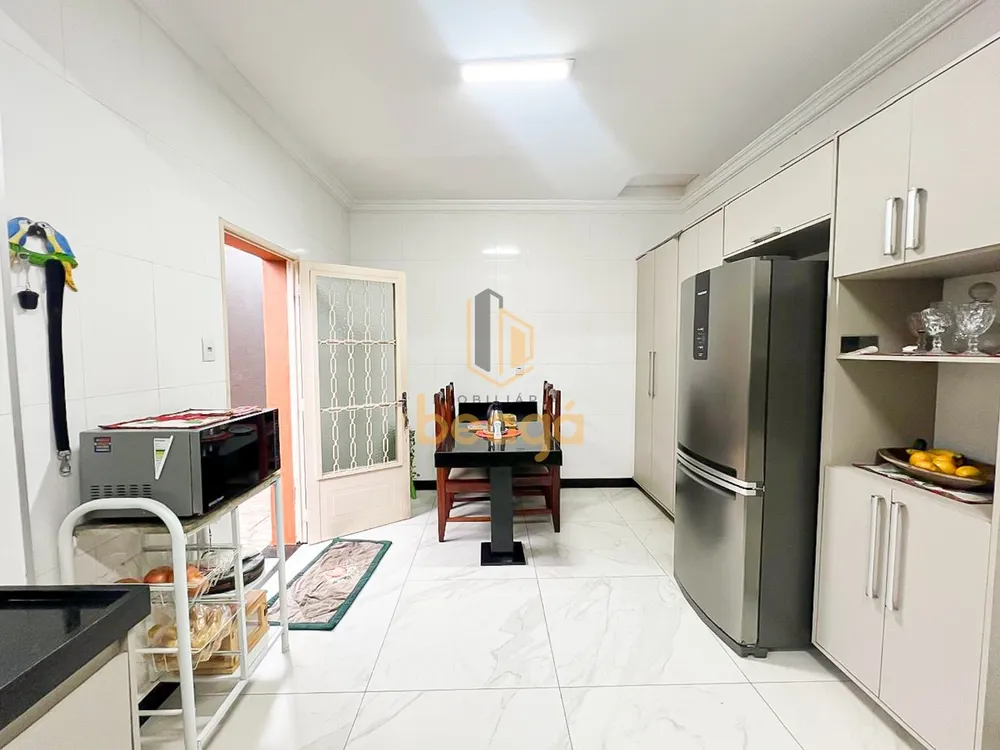 Casa, 4 quartos, 224 m² - Foto 3