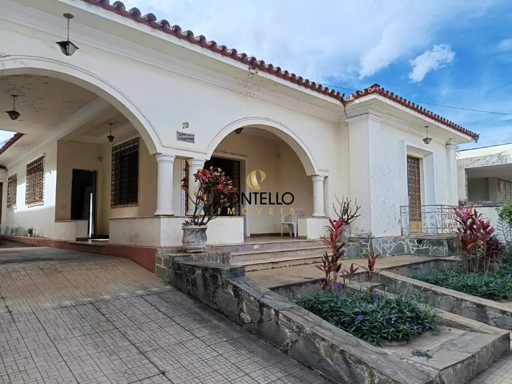 Casa, 5 quartos, 303 m² - Foto 2