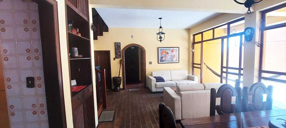 Casa à venda com 5 quartos, 250m² - Foto 1