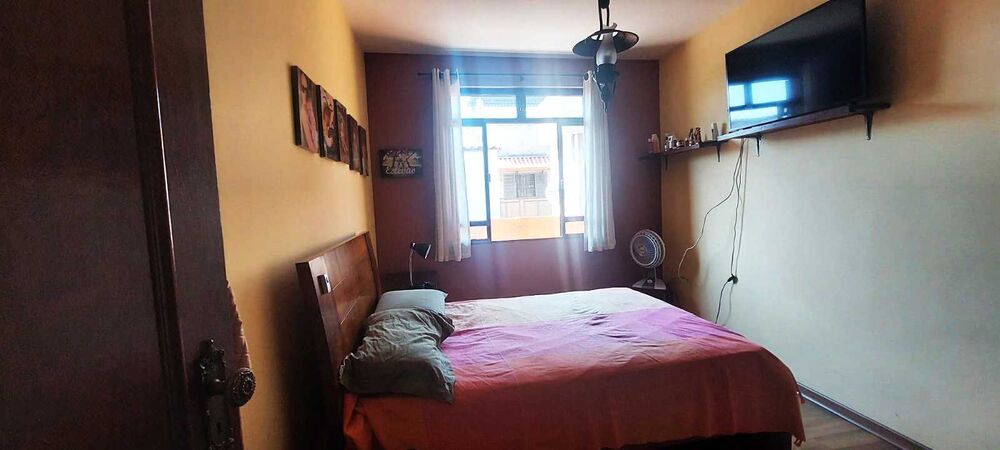 Casa à venda com 5 quartos, 250m² - Foto 3