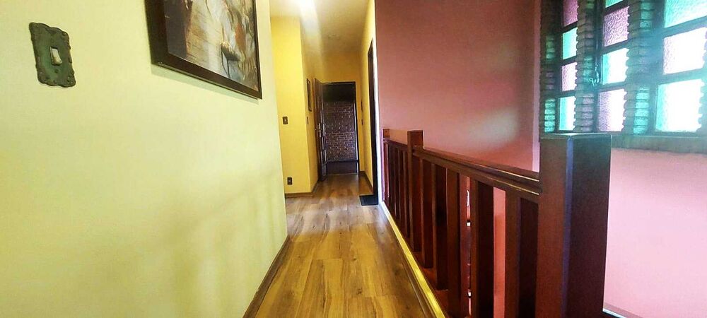Casa à venda com 5 quartos, 250m² - Foto 2