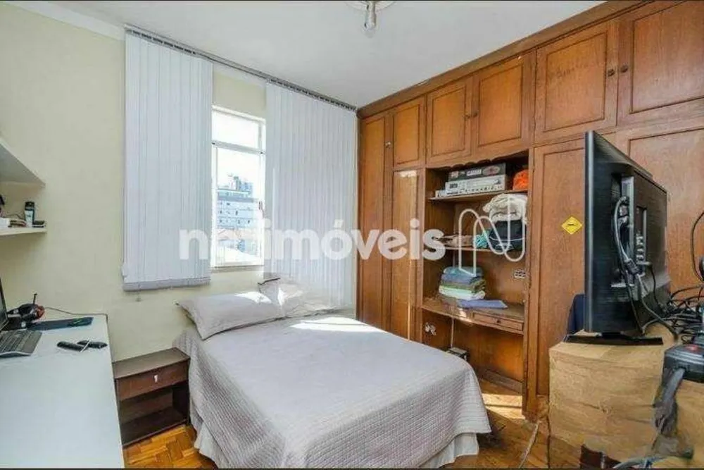 Casa, 6 quartos, 220 m² - Foto 1