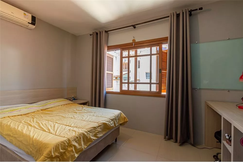 Casa à venda com 3 quartos, 250m² - Foto 10