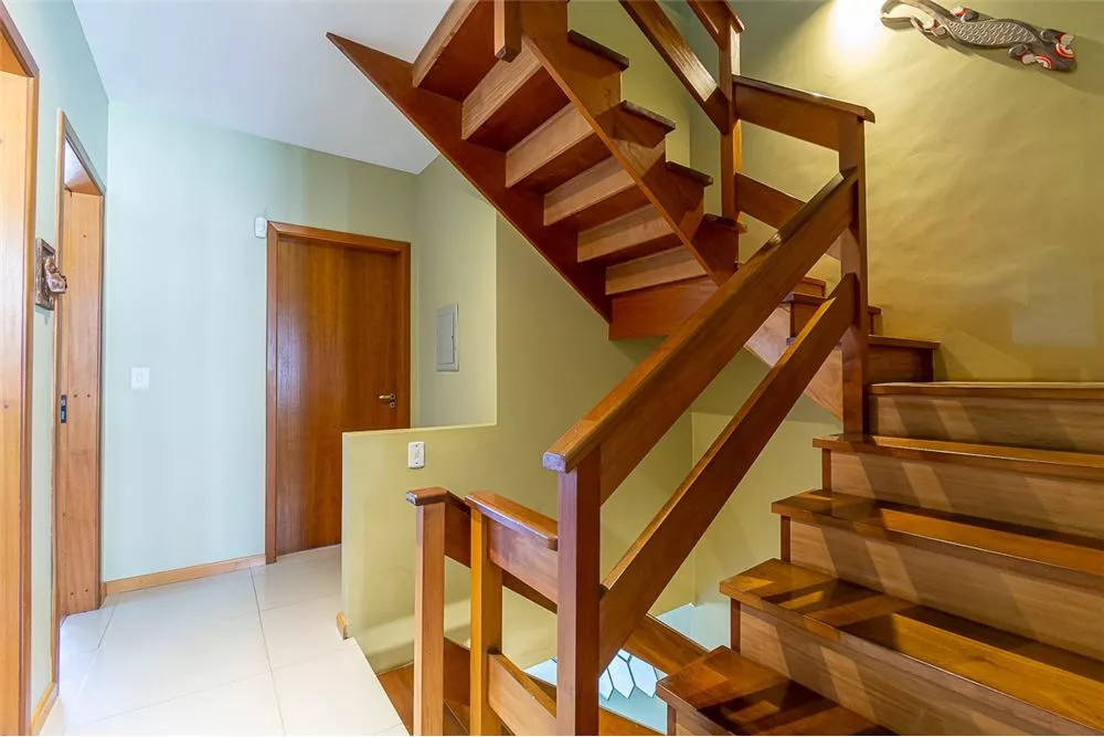 Casa à venda com 3 quartos, 250m² - Foto 7