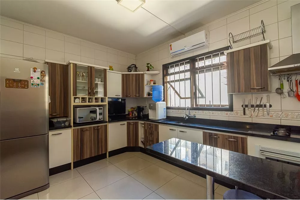 Casa à venda com 3 quartos, 250m² - Foto 5