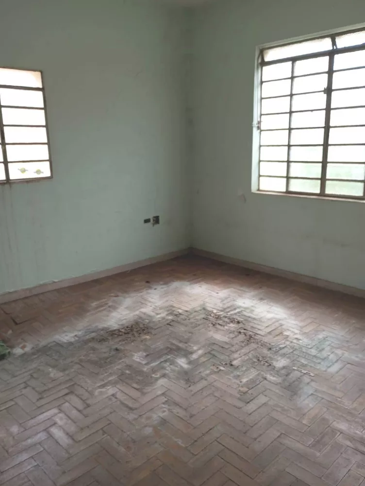 Casa à venda com 4 quartos, 200m² - Foto 14