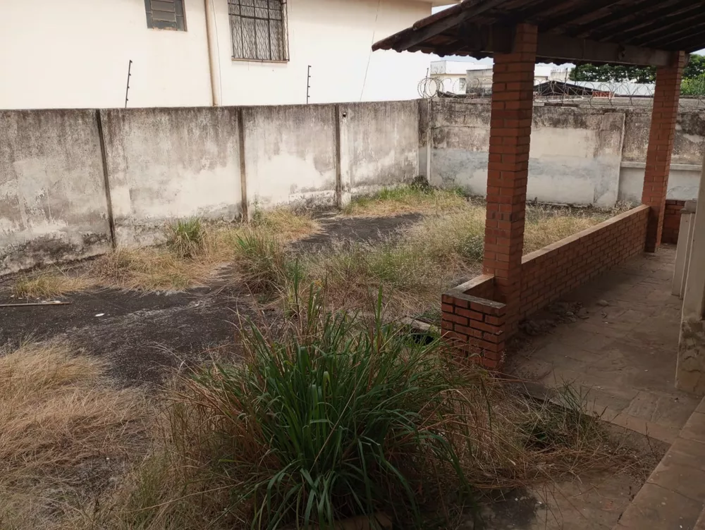 Casa à venda com 4 quartos, 200m² - Foto 1