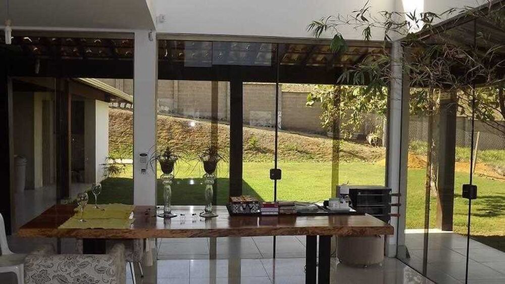 Casa à venda com 3 quartos, 280m² - Foto 1