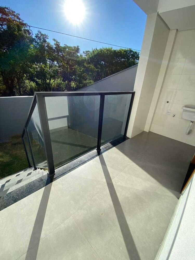 Casa à venda com 3 quartos, 93m² - Foto 1